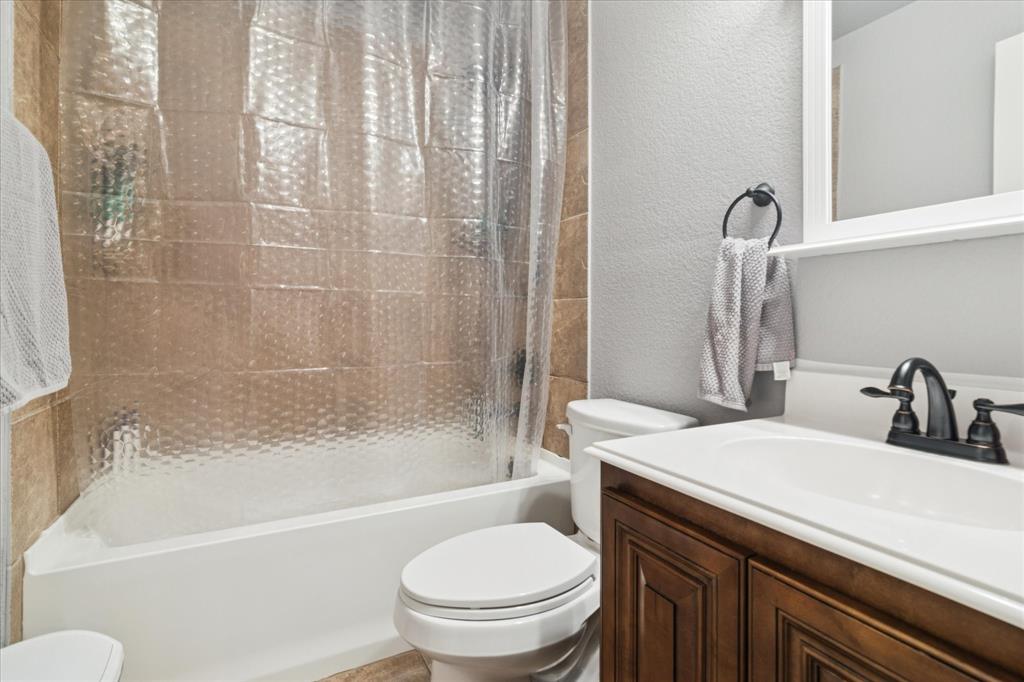 3605 Dogwood Road Melissa, TX 75454 - Photo 22 of 25 a bathroom with a sink a toilet and a bathtub