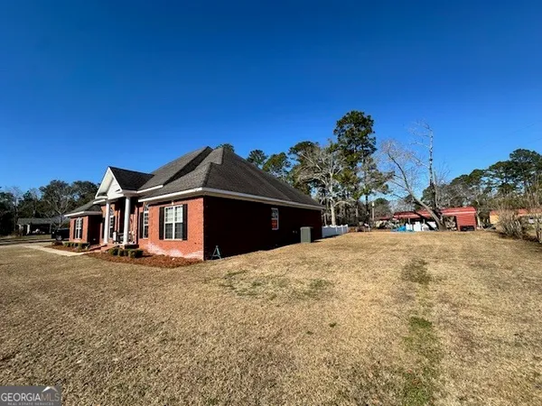 a view of a house with a yard