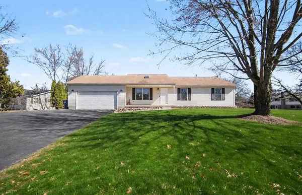 $299,900 | 115 Sussex Place, Brooklyn, MI 49230