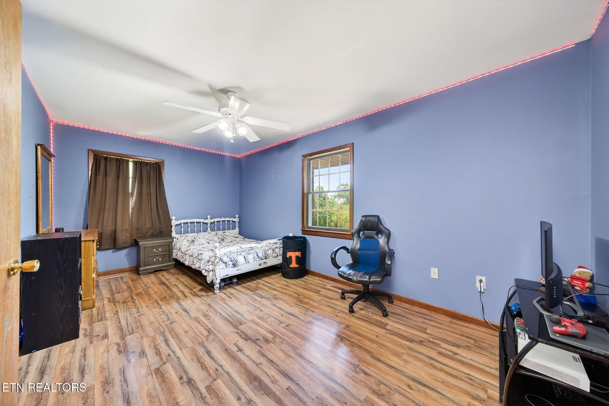 935 Brewer Road Crossville, TN 38572 - Photo 24 of 51 a living room with furniture and wooden floor