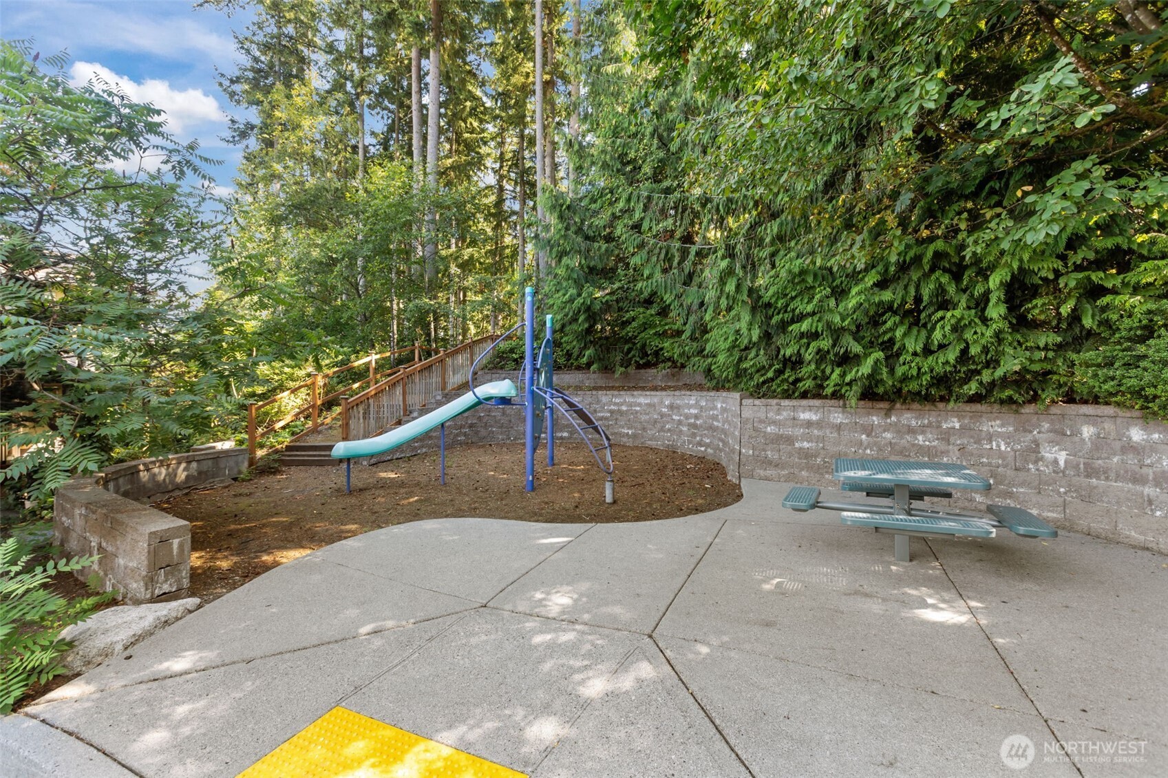 67 Cougar Ridge Road Northwest, Unit 2013 Issaquah, WA 98027 - Photo 29 of 33 a view of a swimming pool with a yard