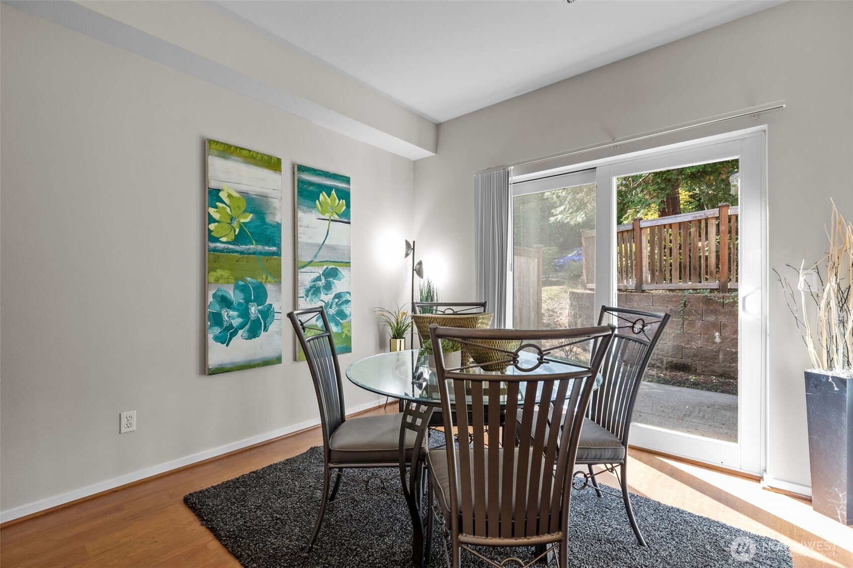 67 Cougar Ridge Road Northwest, Unit 2013 Issaquah, WA 98027 - Photo 5 of 33 a view of a dining room with furniture and a potted plant