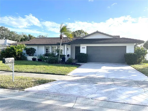 $6,000 | 2908 Captiva Drive, Sarasota, FL 34231