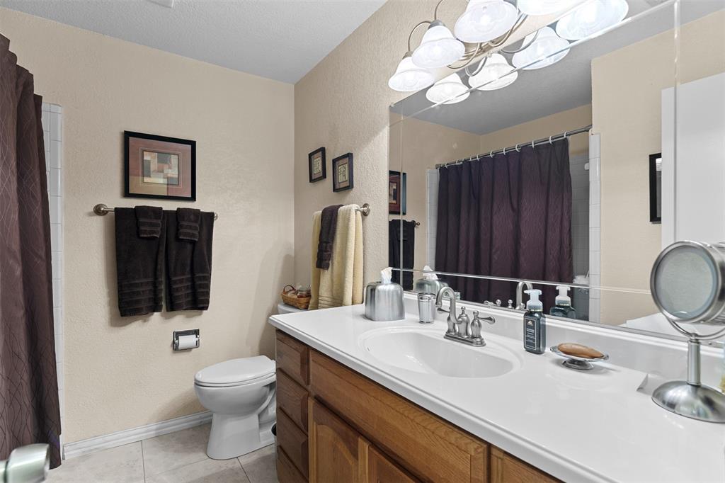 3824 Sugar Ridge Road Fort Worth, TX 76133 - Photo 16 of 29 Full-sized guest bathroom.
