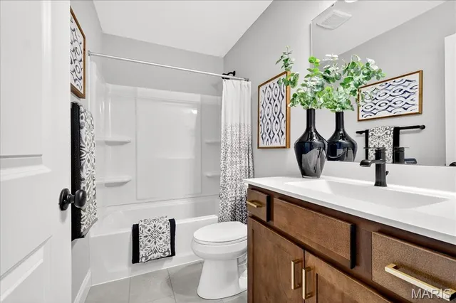 $844,686 | 142 Royal Troon Drive, Dardenne Prairie, MO 63368