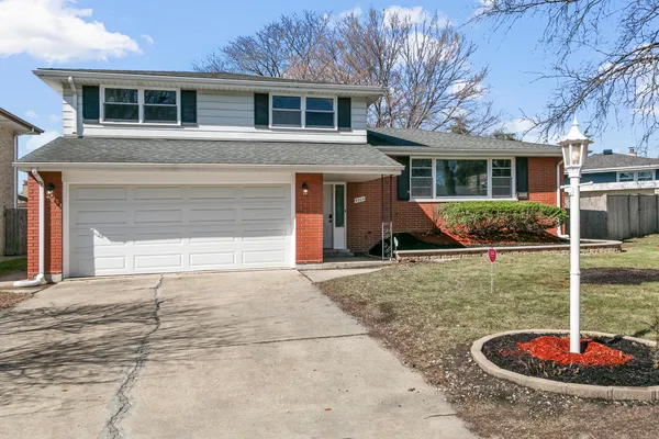 $434,700 | 9204 South Kedvale Avenue, Oak Lawn, IL 60453