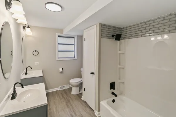 $424,700 | 9204 South Kedvale Avenue, Oak Lawn, IL 60453