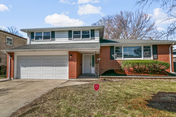 $424,700 | 9204 South Kedvale Avenue, Oak Lawn, IL 60453