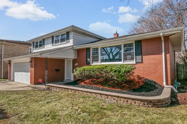 $424,700 | 9204 South Kedvale Avenue, Oak Lawn, IL 60453