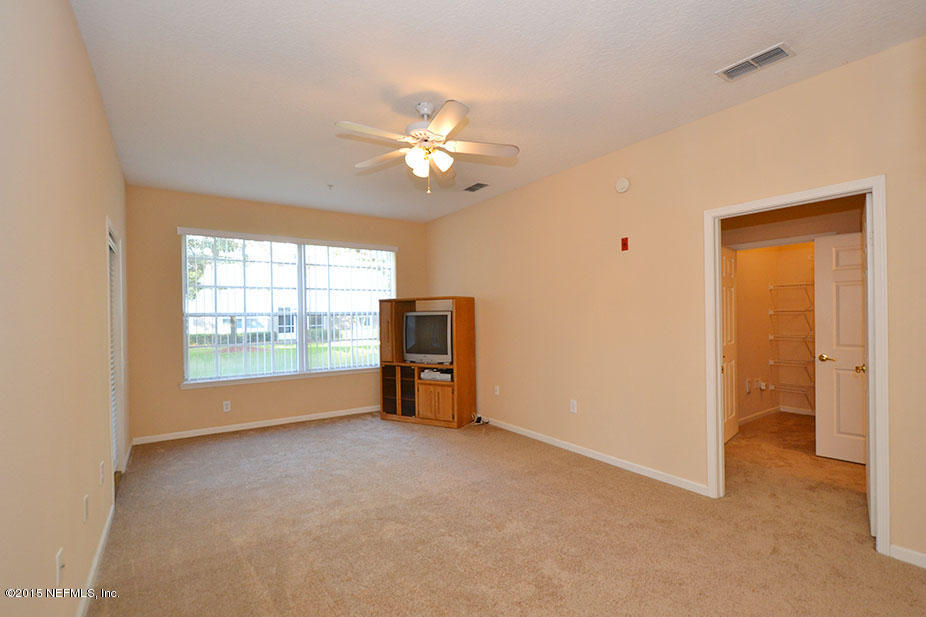 10550 Baymeadows Road, Unit 404 Jacksonville, FL 32256 - Photo 9 of 31 Full View of Dining/Living Room Combo
