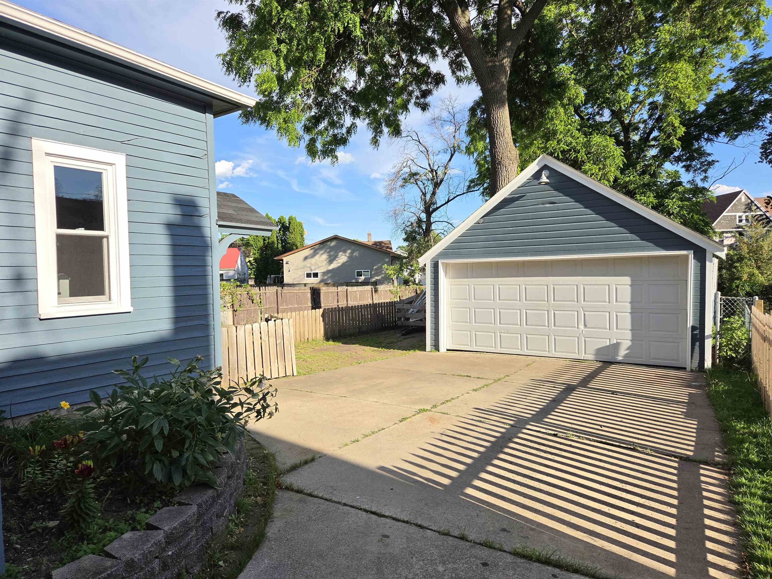 1341 West 2nd Street Appleton, WI 54914 - Photo 3 of 32