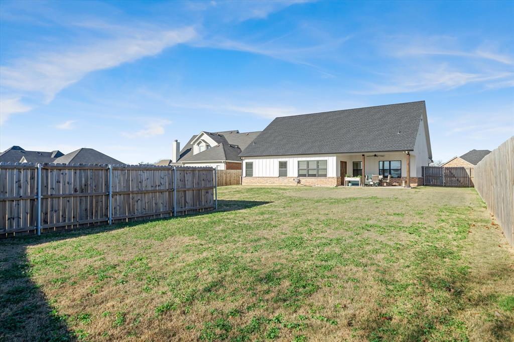 1825 Meadowview Canton, TX 75103 - Photo 36 of 36 a house view with a garden space