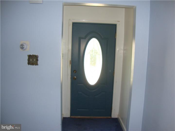 302 East Claremont Road Philadelphia, PA 19120 - Photo 3 of 18 Foyer