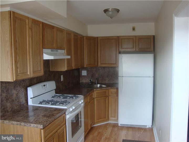 302 East Claremont Road Philadelphia, PA 19120 - Photo 5 of 18 Kitchen