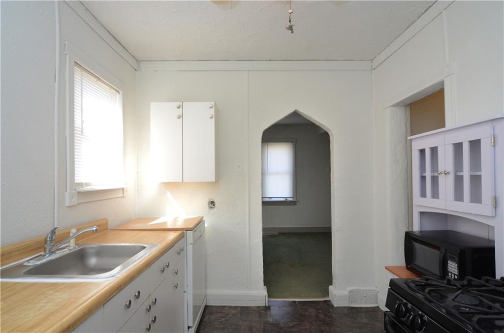19 Rhodes Avenue Pittsburgh, PA 15220 - Photo 11 of 24 Kitchen.