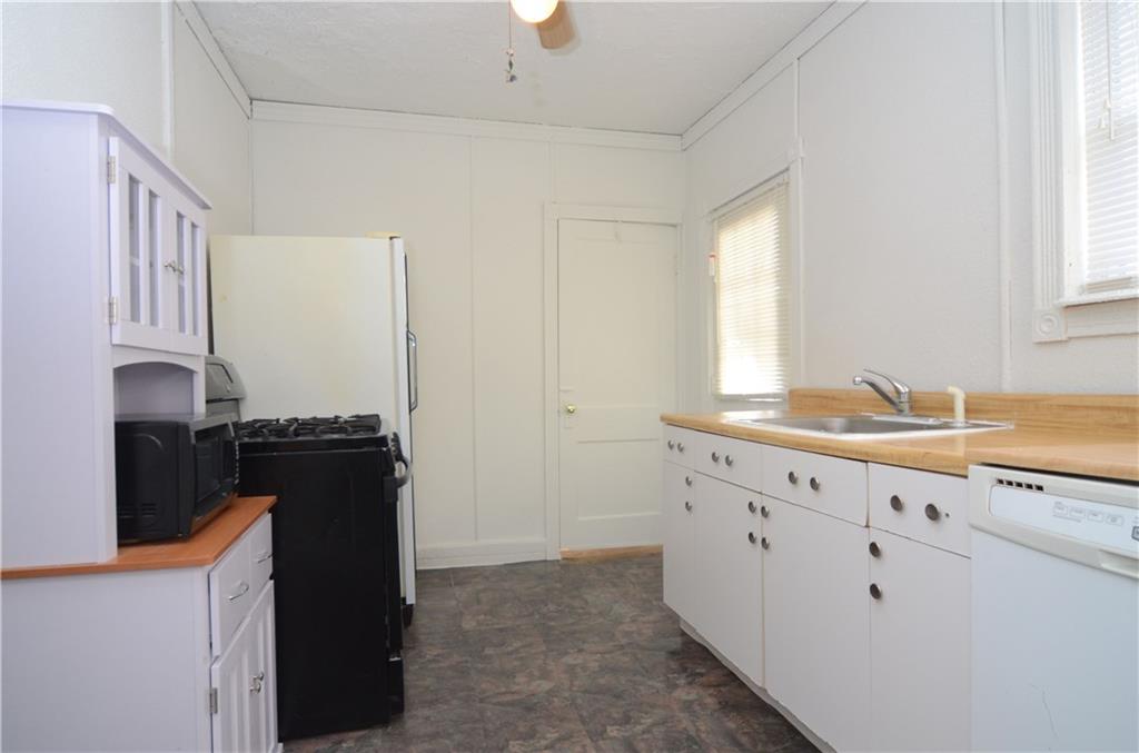 19 Rhodes Avenue Pittsburgh, PA 15220 - Photo 8 of 24 Kitchen.