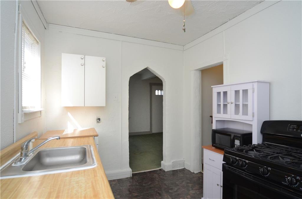 19 Rhodes Avenue Pittsburgh, PA 15220 - Photo 10 of 24 Kitchen.