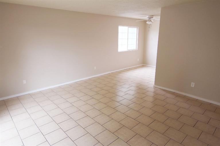 911 East Springfield Avenue Reedley, CA 93654 - Photo 11 of 11