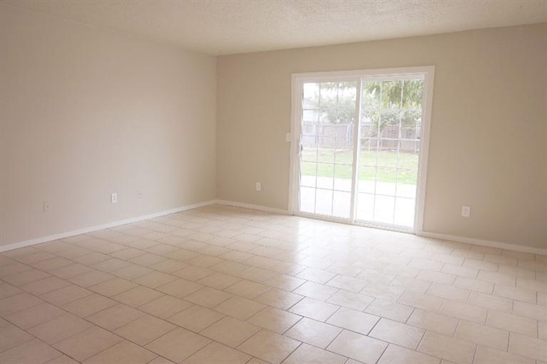 911 East Springfield Avenue Reedley, CA 93654 - Photo 5 of 11