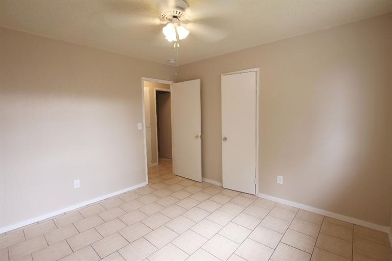 911 East Springfield Avenue Reedley, CA 93654 - Photo 7 of 11