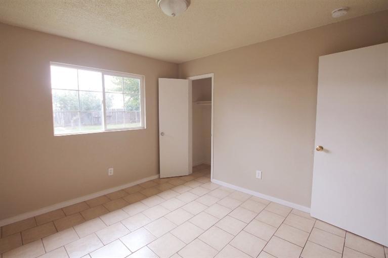 911 East Springfield Avenue Reedley, CA 93654 - Photo 8 of 11