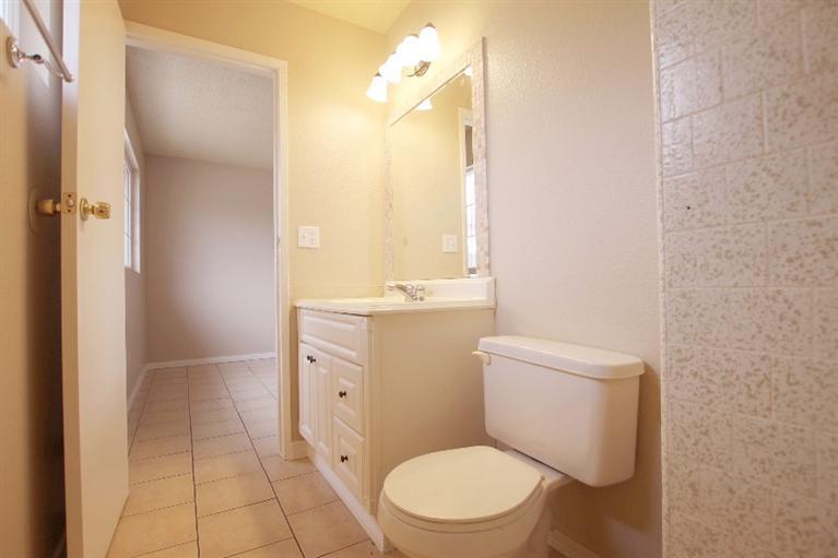 911 East Springfield Avenue Reedley, CA 93654 - Photo 9 of 11