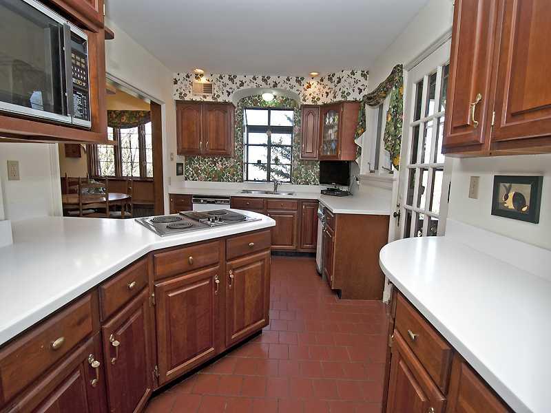 10 Midway Road Mt. Lebanon, PA 15216 - Photo 5 of 16 Kitchen. Large kitchen open to adjacent breakfast room. Private side patio adjacent to kitchen. Natural gas line for grill.