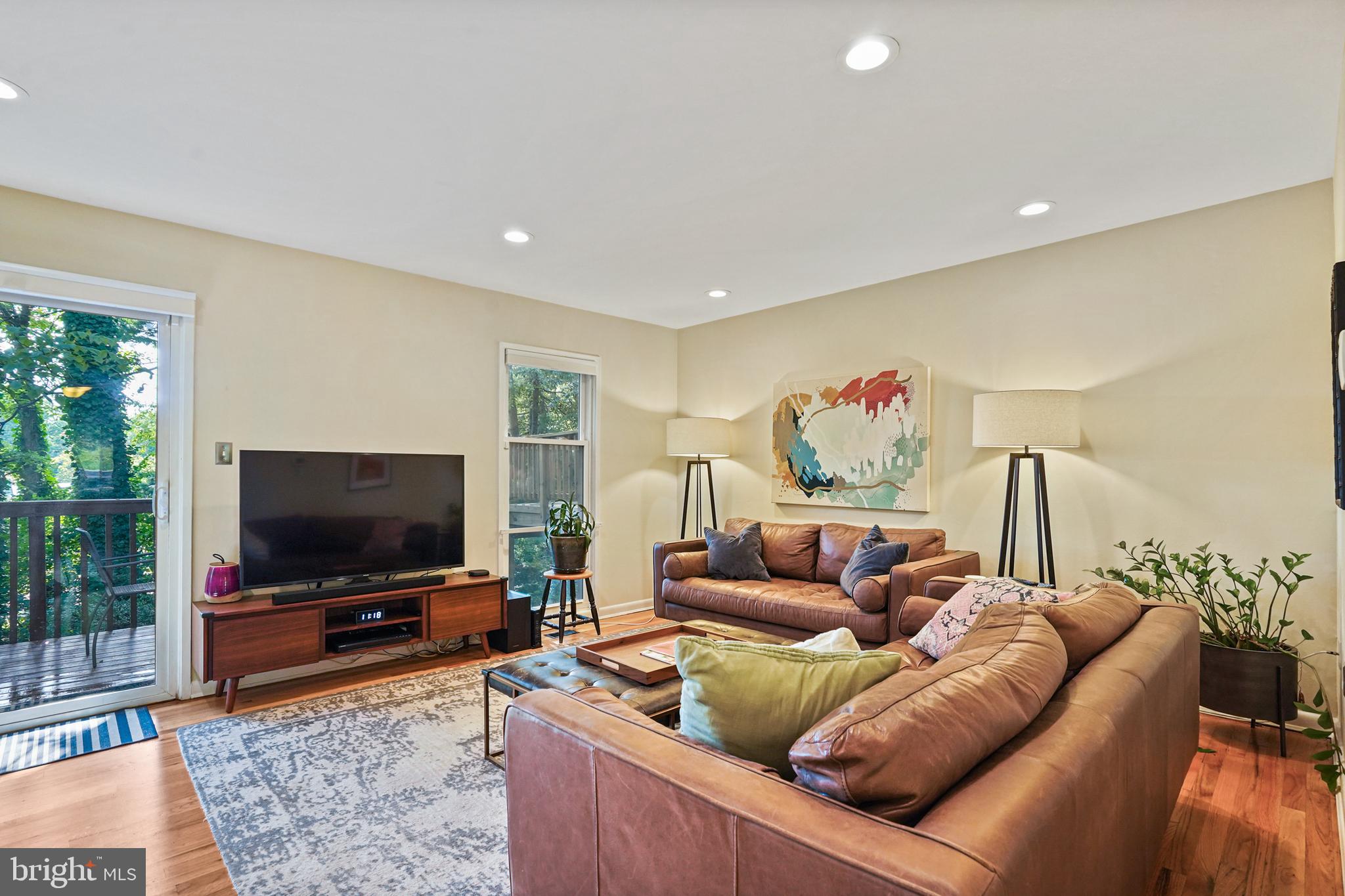 1650 Wainwright Drive Reston, VA 20190 - Photo 11 of 52 Great living room!