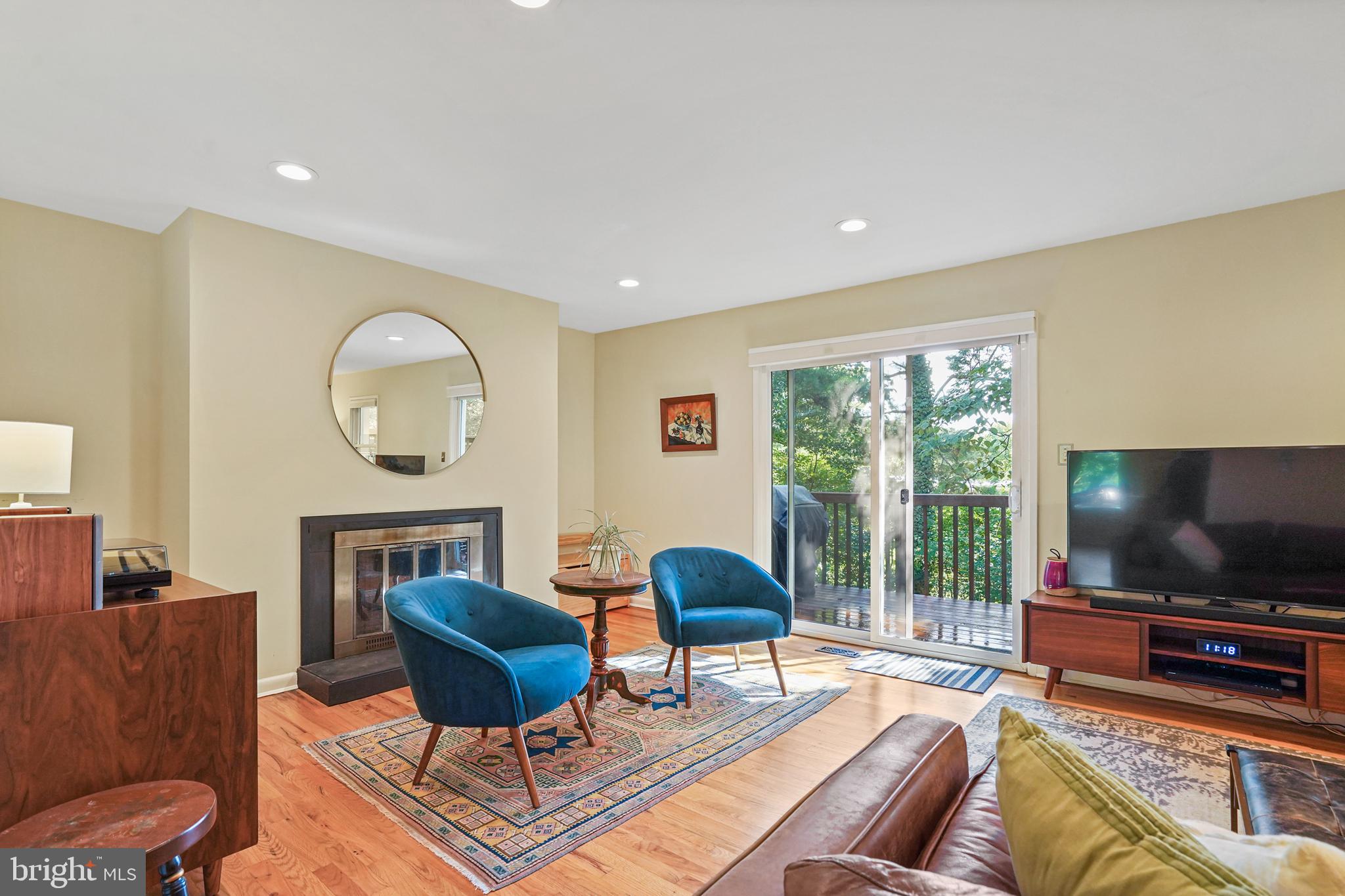 1650 Wainwright Drive Reston, VA 20190 - Photo 12 of 52 Great light, hardwood floors, move-in ready!