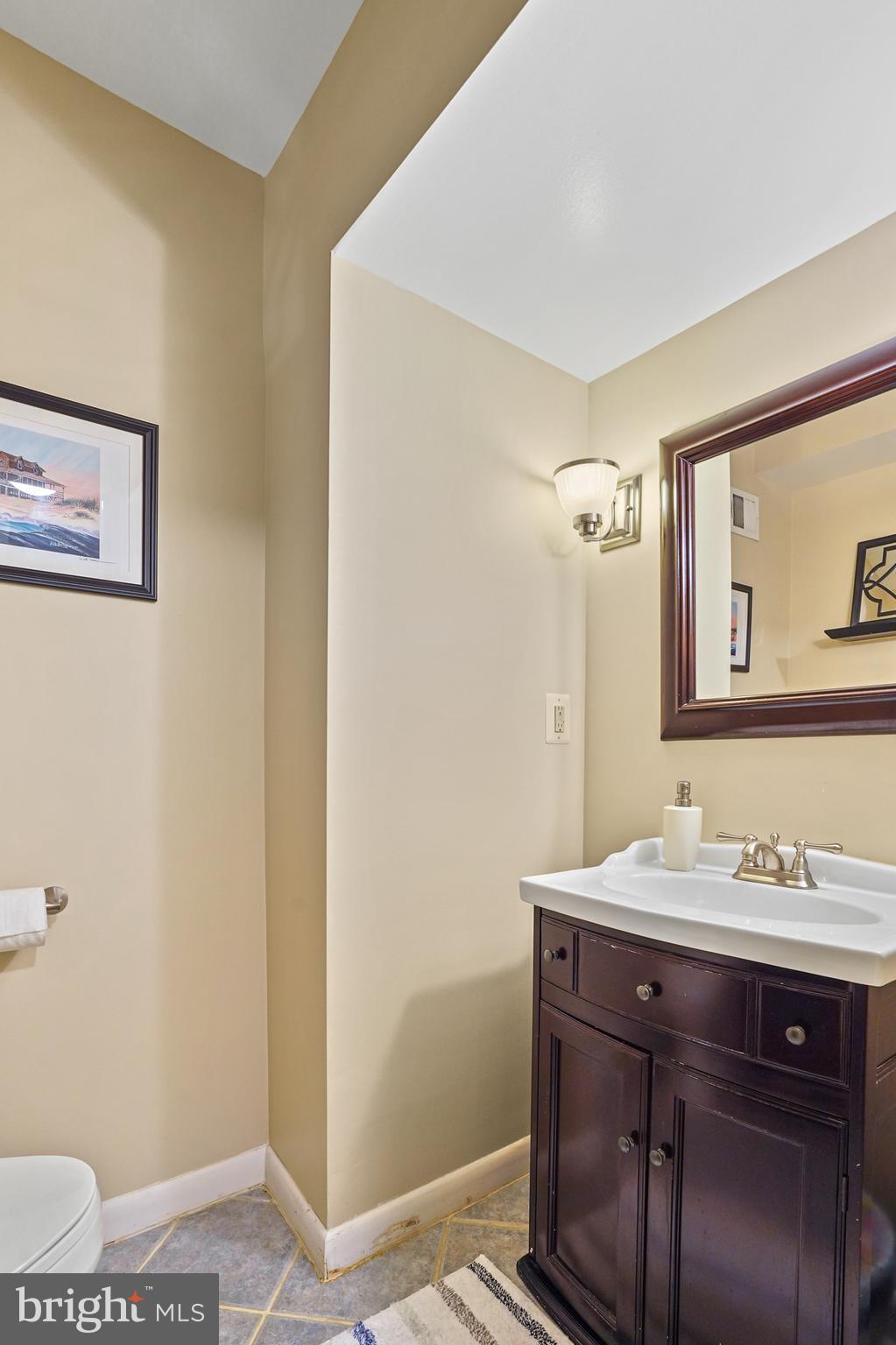 1650 Wainwright Drive Reston, VA 20190 - Photo 35 of 52 LL powder room