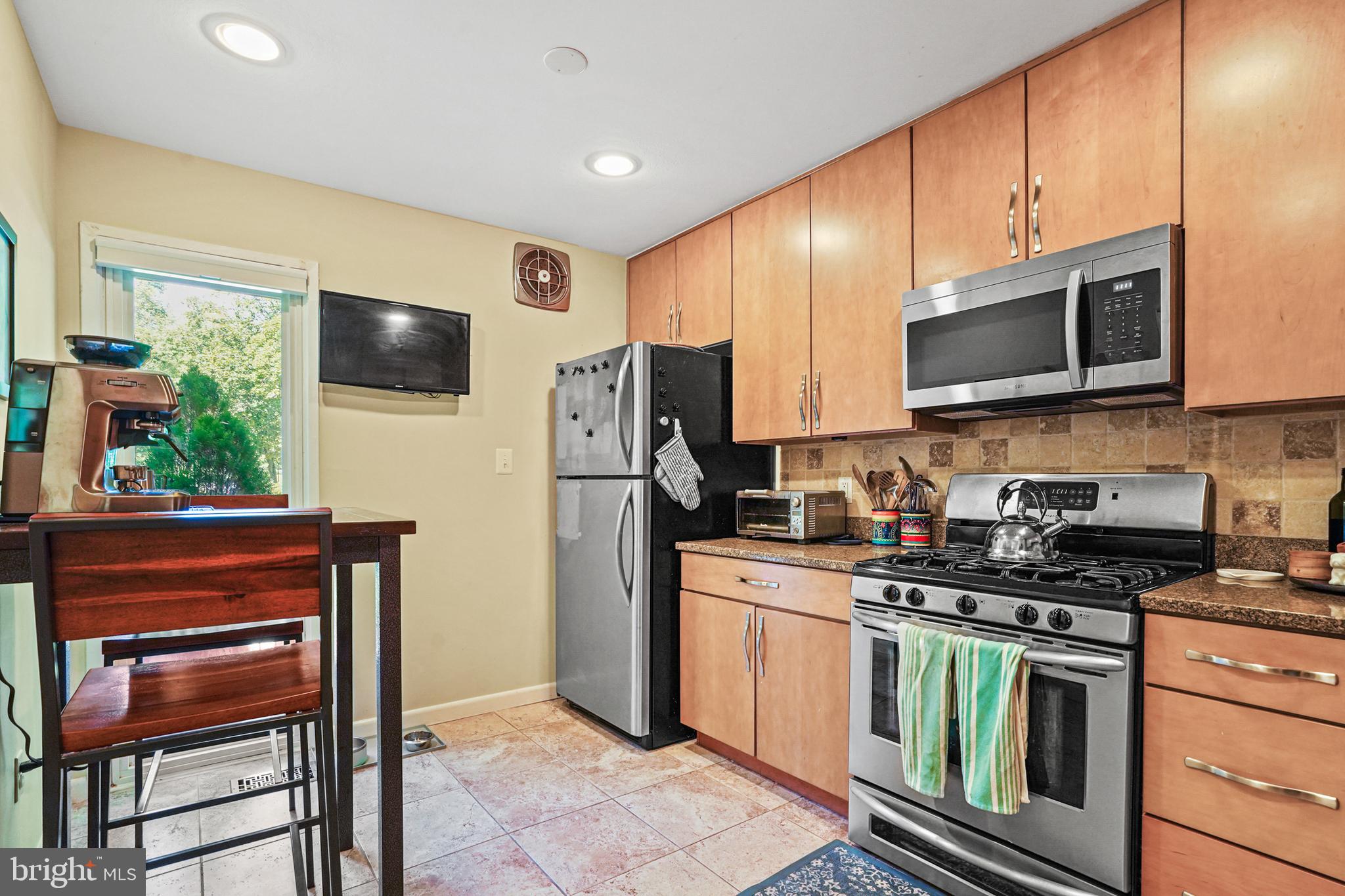 1650 Wainwright Drive Reston, VA 20190 - Photo 6 of 52 Super effecient kitchen!