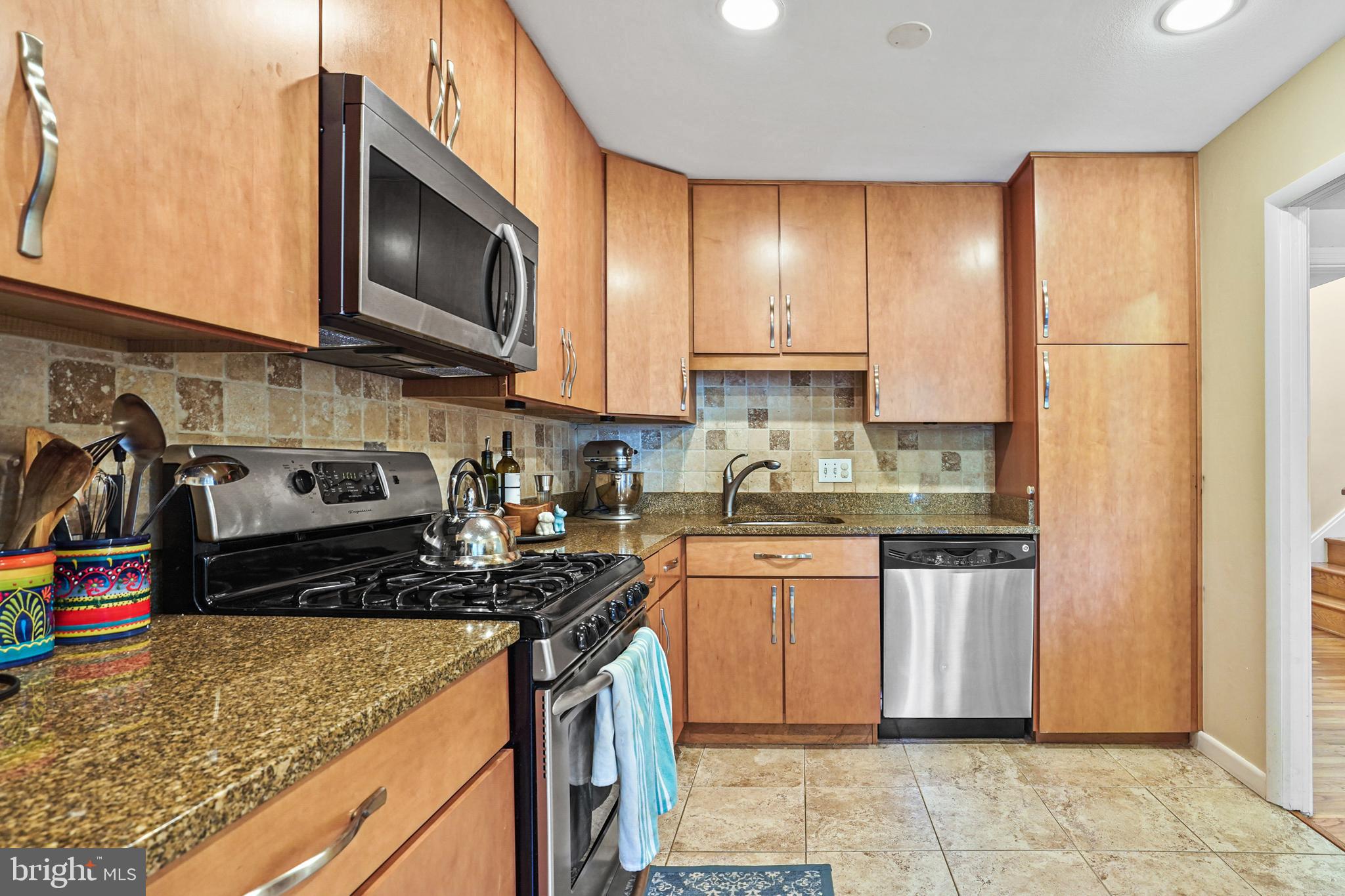 1650 Wainwright Drive Reston, VA 20190 - Photo 8 of 52 Granite counters and wood cabinets