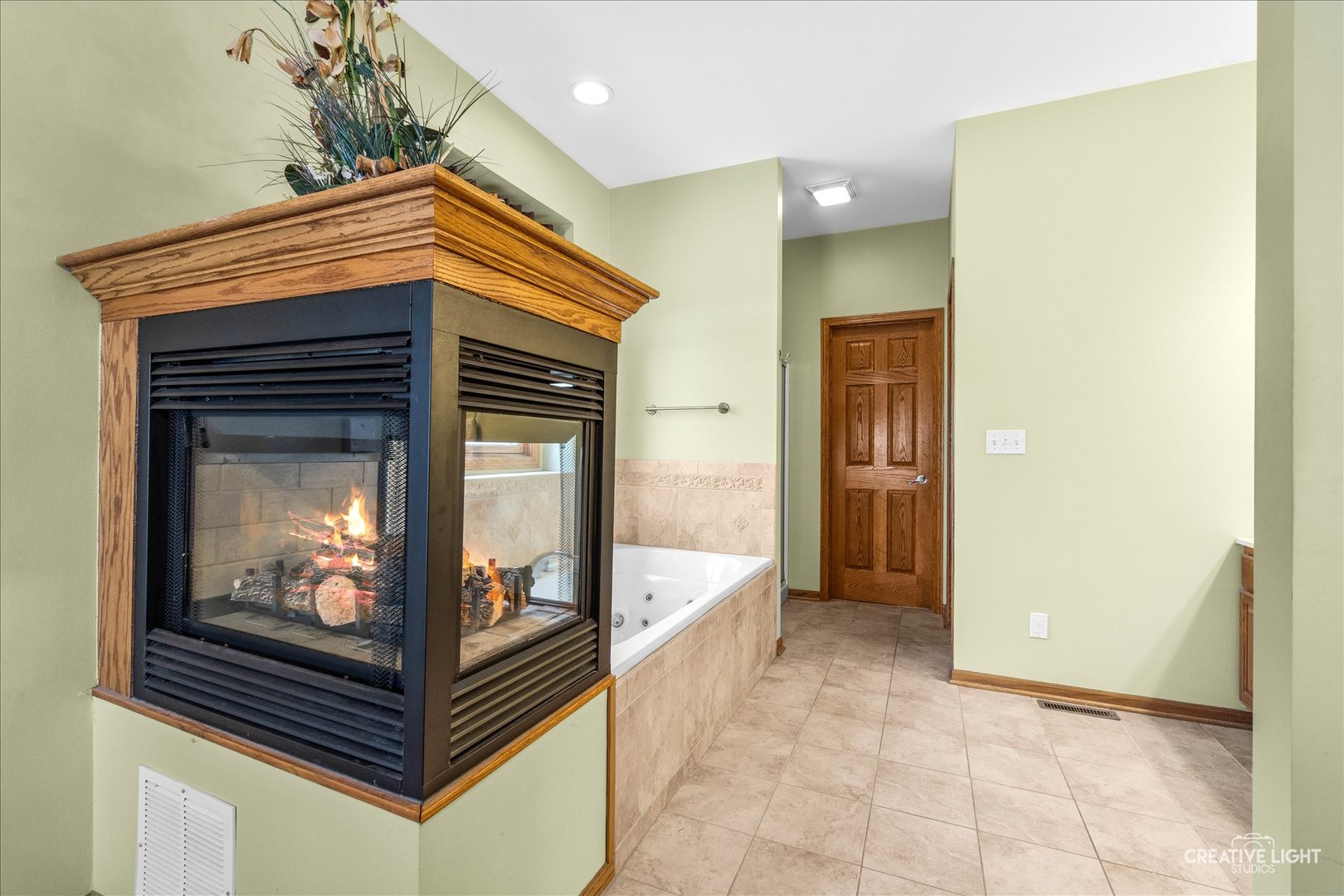 457 Davis Drive Sycamore, IL 60178 - Photo 15 of 32 a view of an entryway of the house