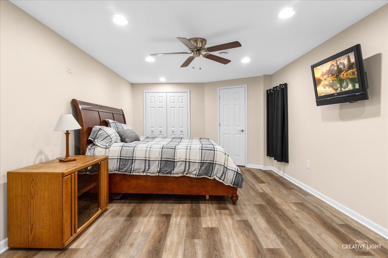 457 Davis Drive Sycamore, IL 60178 - Photo 25 of 32 a bedroom with a bed and a flat screen tv
