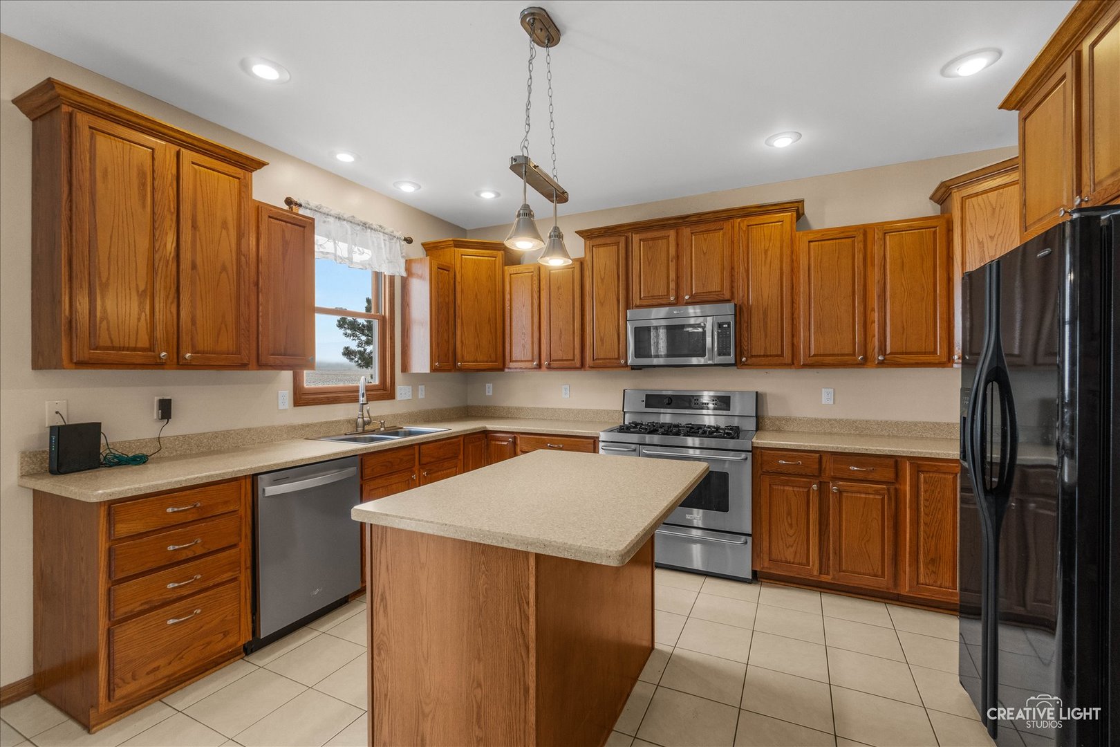 457 Davis Drive Sycamore, IL 60178 - Photo 7 of 32 a kitchen with a sink stove and microwave