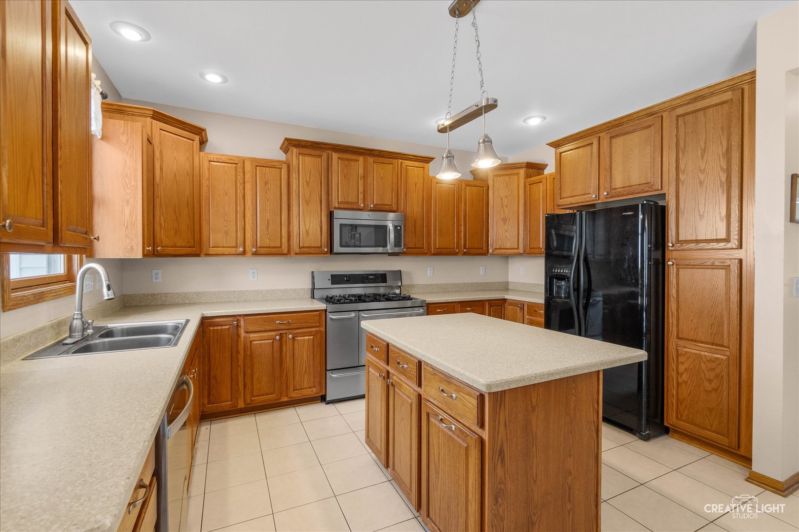 457 Davis Drive Sycamore, IL 60178 - Photo 8 of 32 a kitchen with stainless steel appliances granite countertop a refrigerator stove microwave and sink