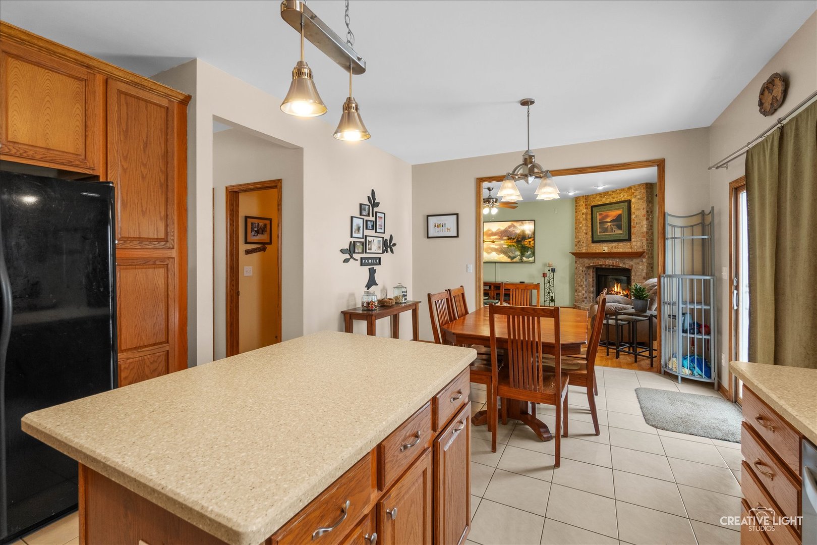 457 Davis Drive Sycamore, IL 60178 - Photo 9 of 32 a large kitchen with a table and chairs