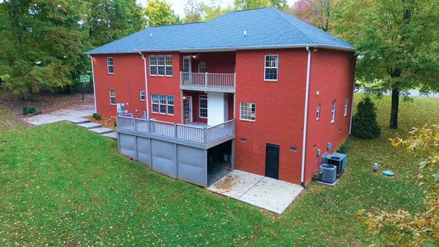 $810,000 | 1036 Cherry Springs Drive, Cottontown, TN 37048