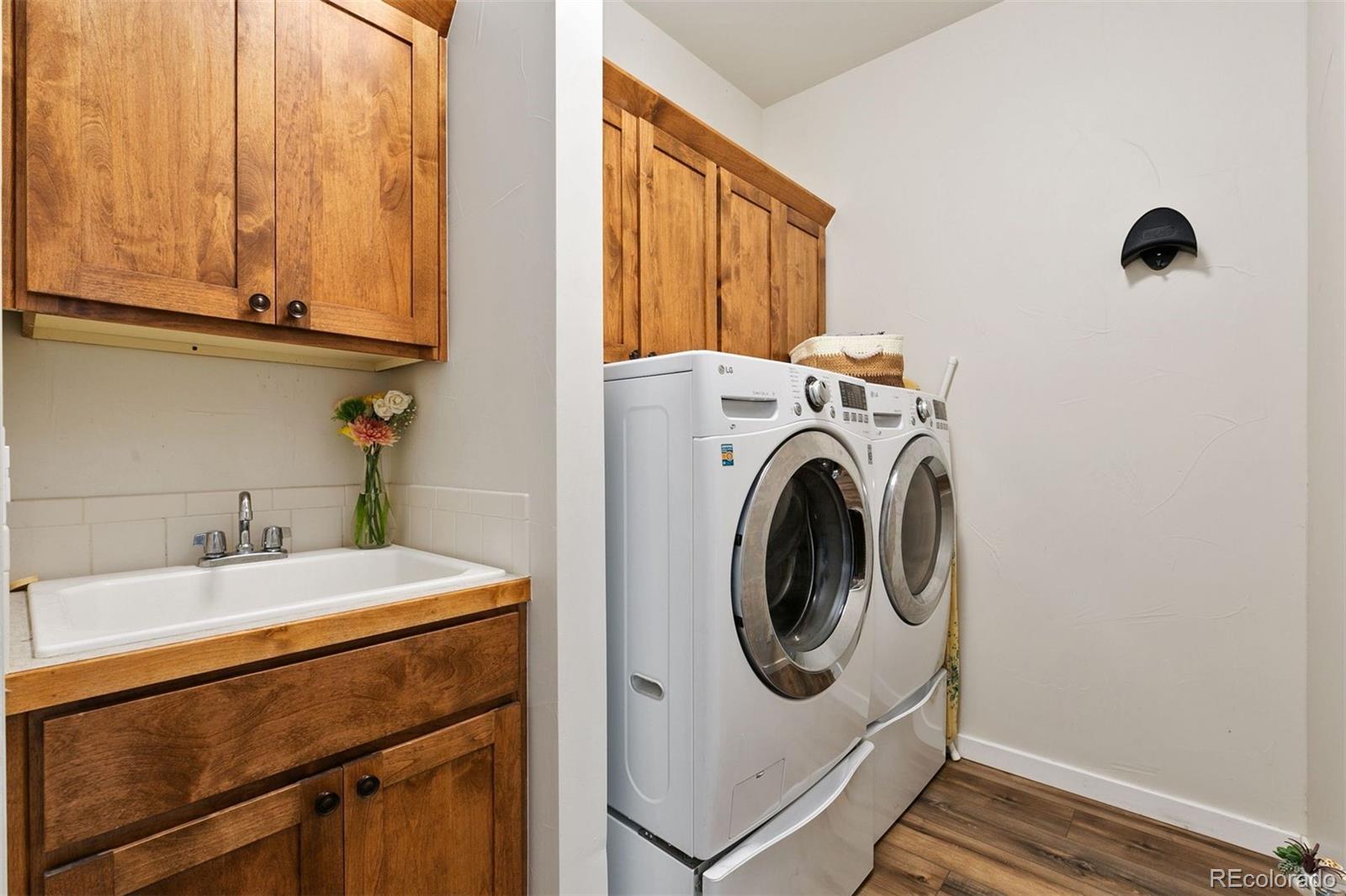 8440 Spinnaker Bay Drive Windsor, CO 80528 - Photo 15 of 36 a utility room with dryer and washer