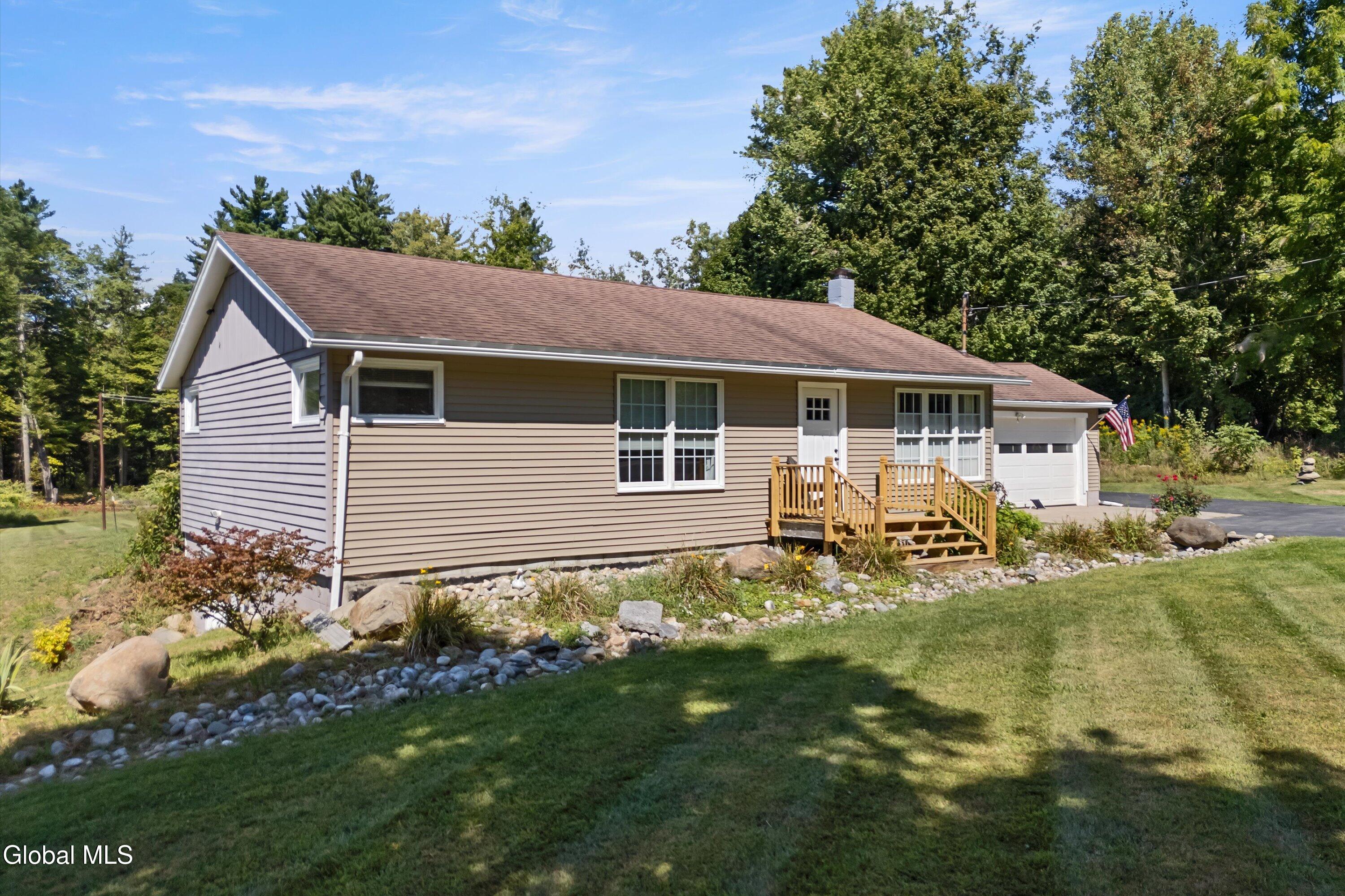 329 Lakeview Road Broadalbin, NY 12025 - Photo 3 of 47 21-329 Lakeview Rd-21