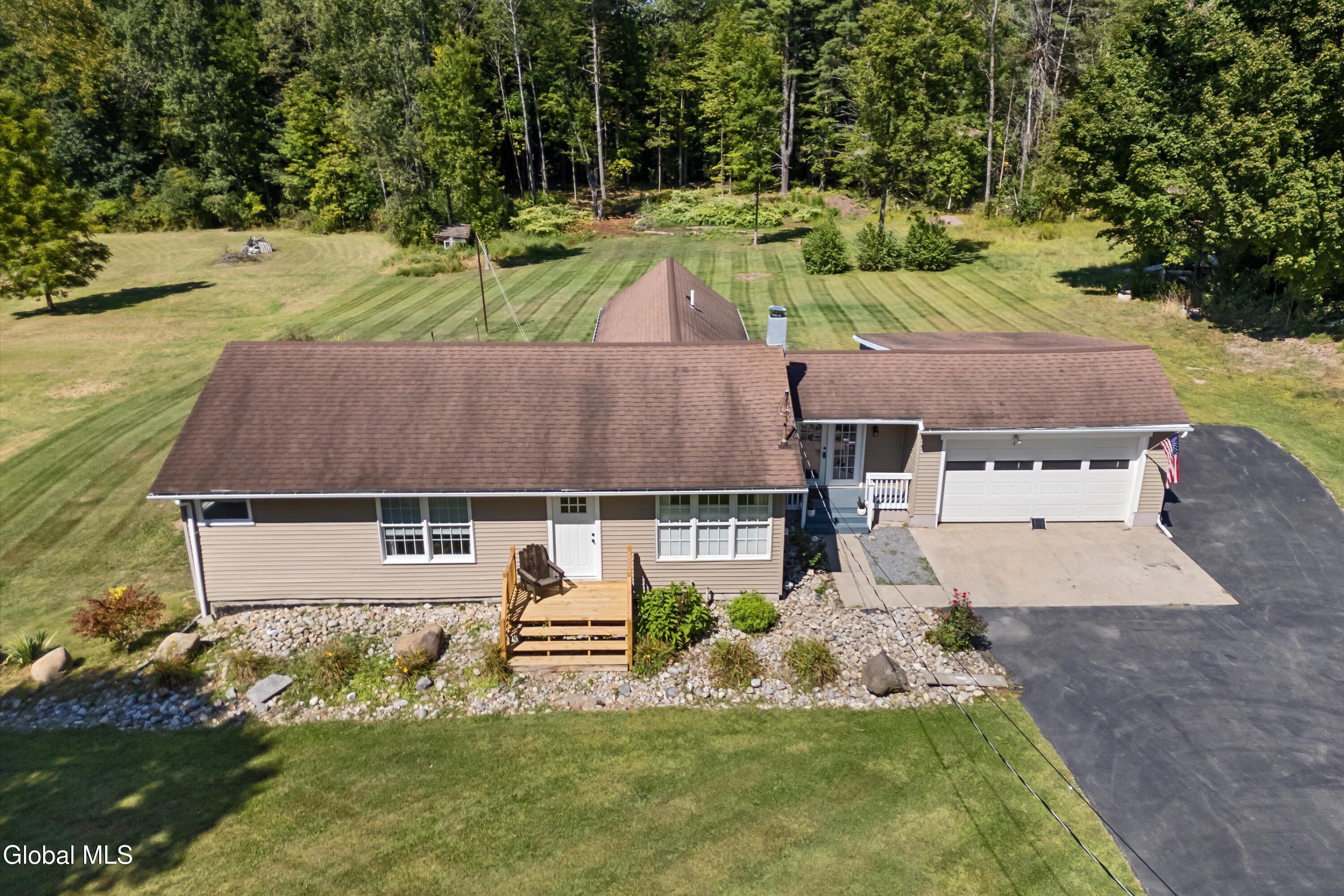 329 Lakeview Road Broadalbin, NY 12025 - Photo 5 of 47 23-329 Lakeview Rd-23