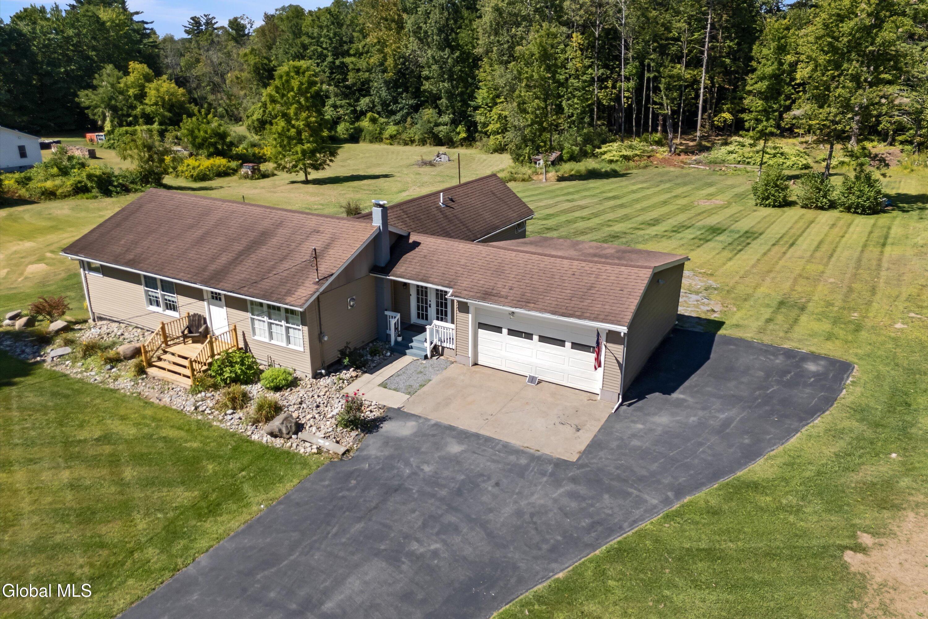 329 Lakeview Road Broadalbin, NY 12025 - Photo 6 of 47 24-329 Lakeview Rd-24
