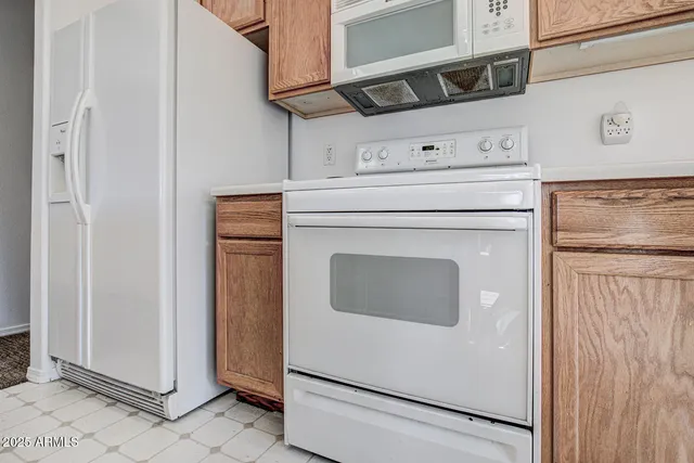 a close up view of a washer and dryer