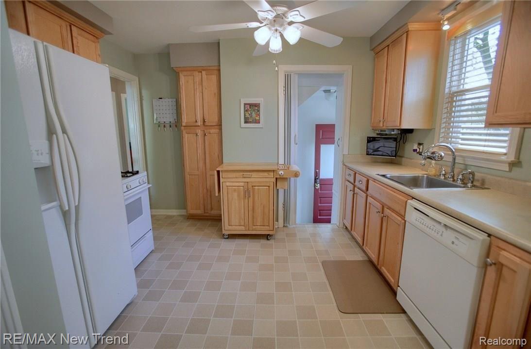 2848 Kenmore Road Berkley, MI 48072 - Photo 7 of 25 Kitchen.jpg