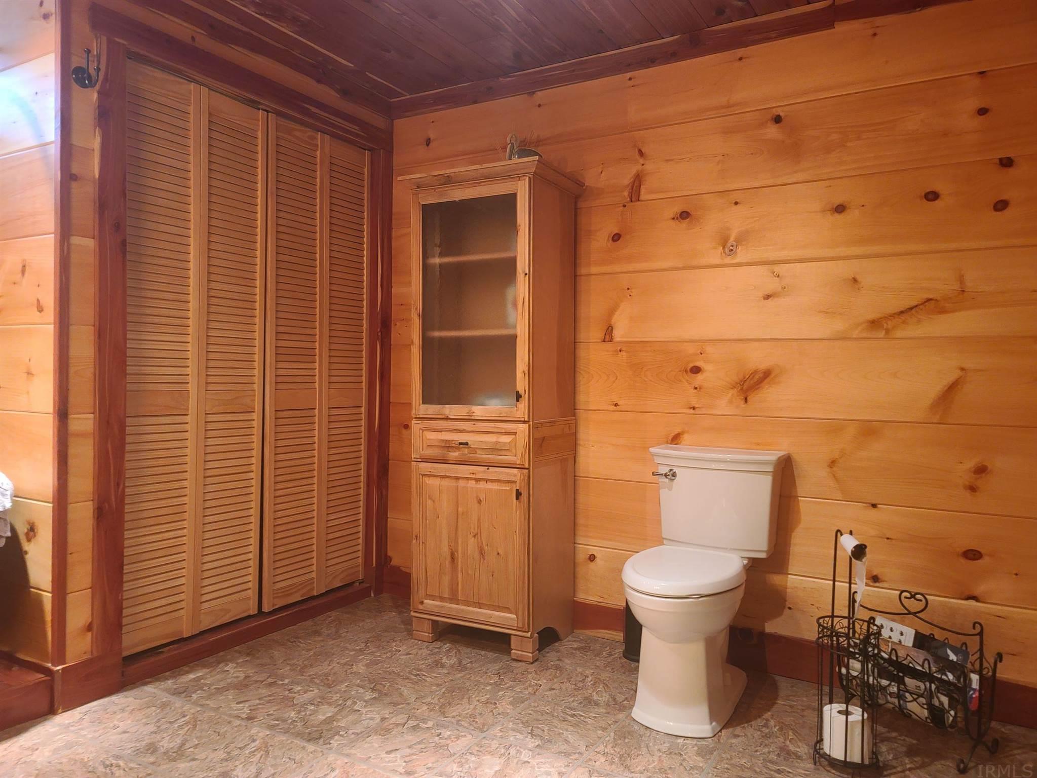 210 Country Court Road Loogootee, IN 47553 - Photo 20 of 28 Gallery Image 20