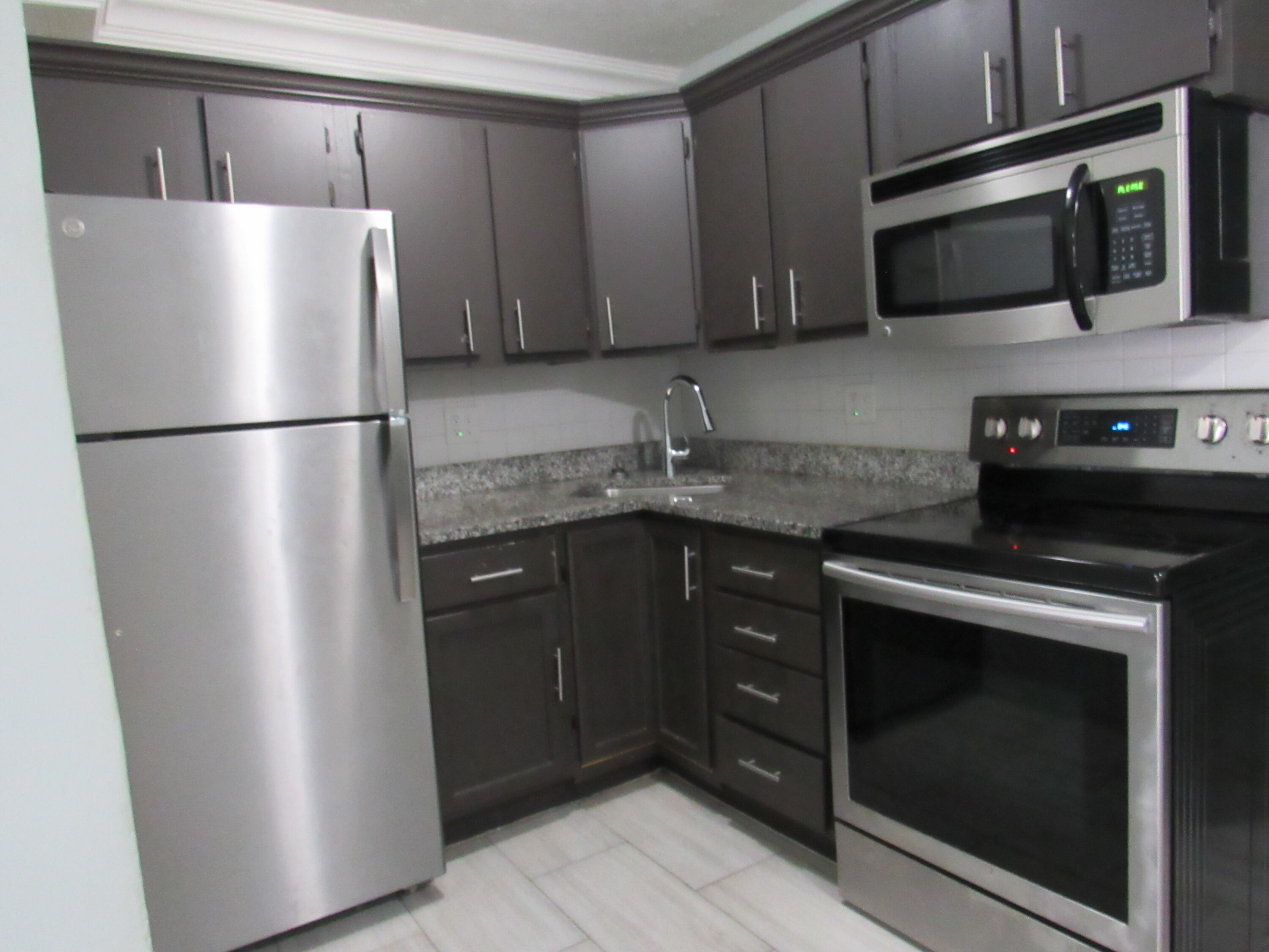 4283 Cocoanut Road, Unit 3 West Palm Beach, FL 33406 - Photo 5 of 13 Kitchen