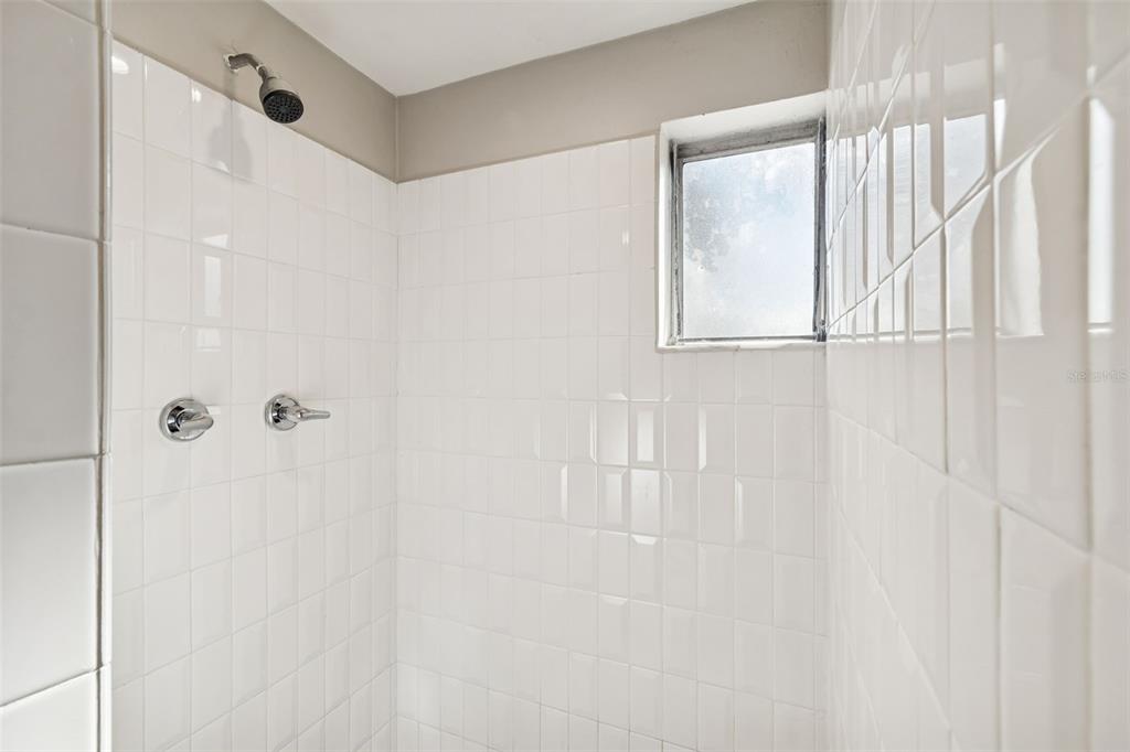 5464 South Wilson Point Homosassa, FL 34446 - Photo 31 of 39 a bathroom with a window