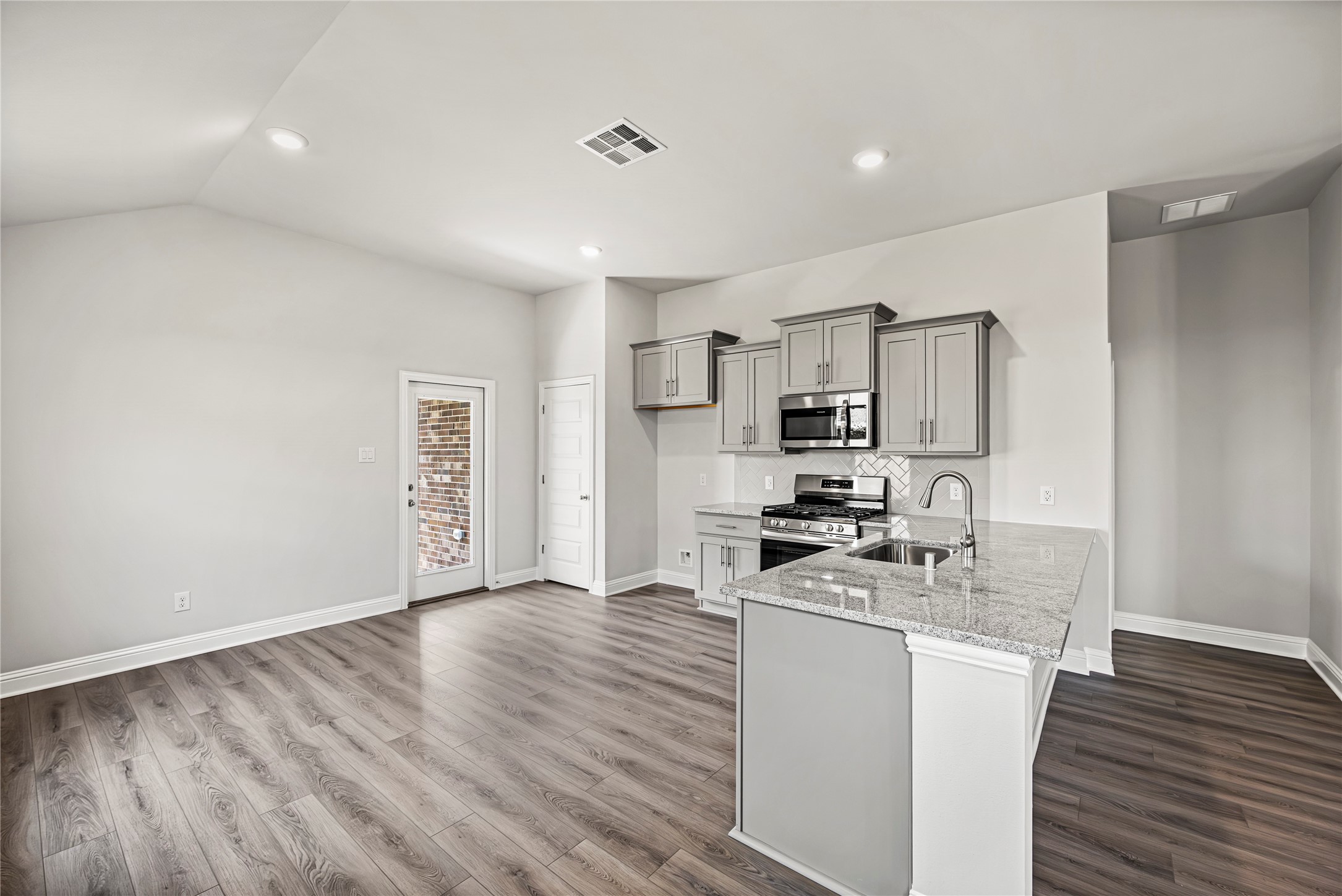12825 Lime Stone Lane Conroe, TX 77303 - Photo 5 of 12 Kitchen/ Dining Area