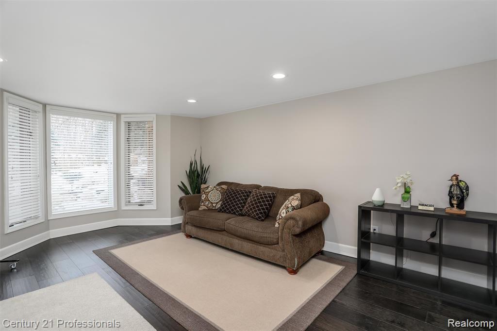 4560 Valley View Point Rochester, MI 48306 - Photo 53 of 63 16-4560 Valley View Point Rochester0008.jpg