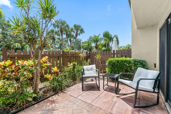 $5,000 | 27 Southport Lane, Unit C, Boynton Beach, FL 33436